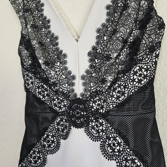 Catherine DeaneCap-Sleeve V-Neck Lace-Panel Sheath Dress, Oyster/Almond size 4 - Picture 7 of 12